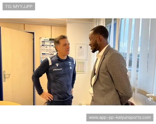 深圳新鹏城官宣签下奥乌苏，补强前场火力