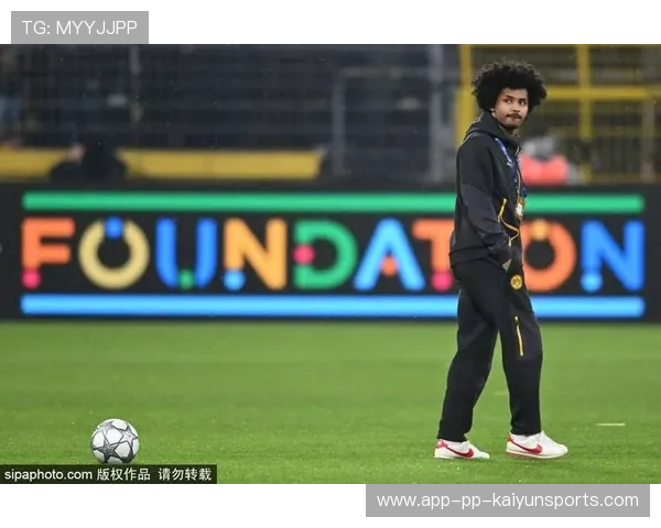 邓弗里斯回绝利物浦主帅斯洛特，确认留守国际米兰